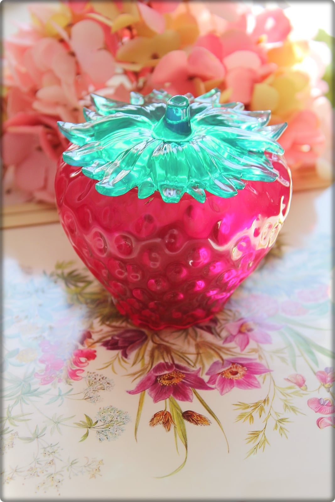 "Strawberry" Box Made of Epoxy Resin - Image 4