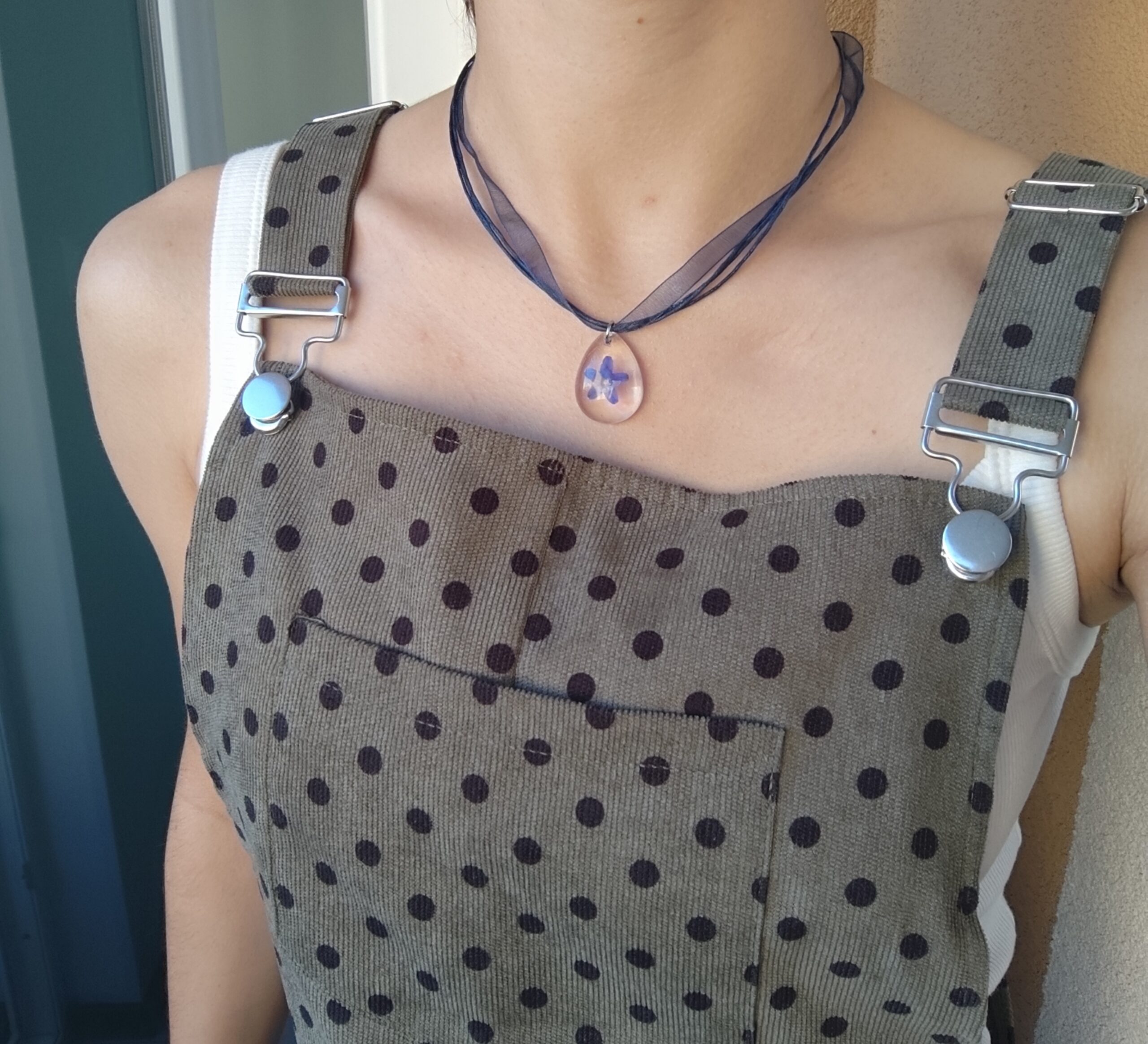 pretty lue necklace