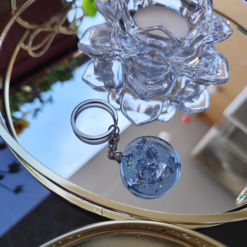 3.5 cm light blue epoxy resin keychain with glitter and silver-tone ring
